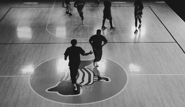 W Club members gathered at center court